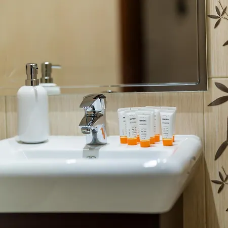 Bukowska W Poznaniu By Renters Apartment